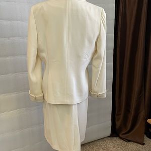 Jasper Asl cream 2 piece suit size 12